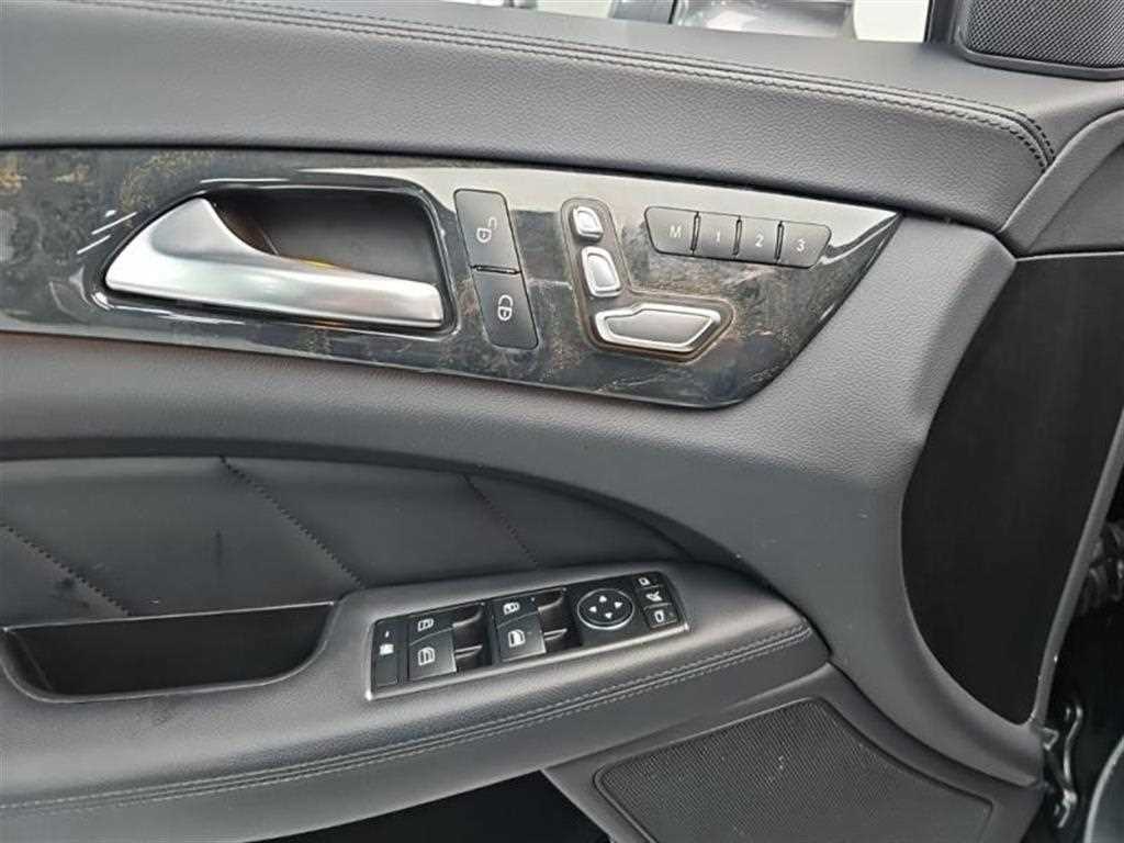 Mercedes-Benz CLS-Class — photo 20
