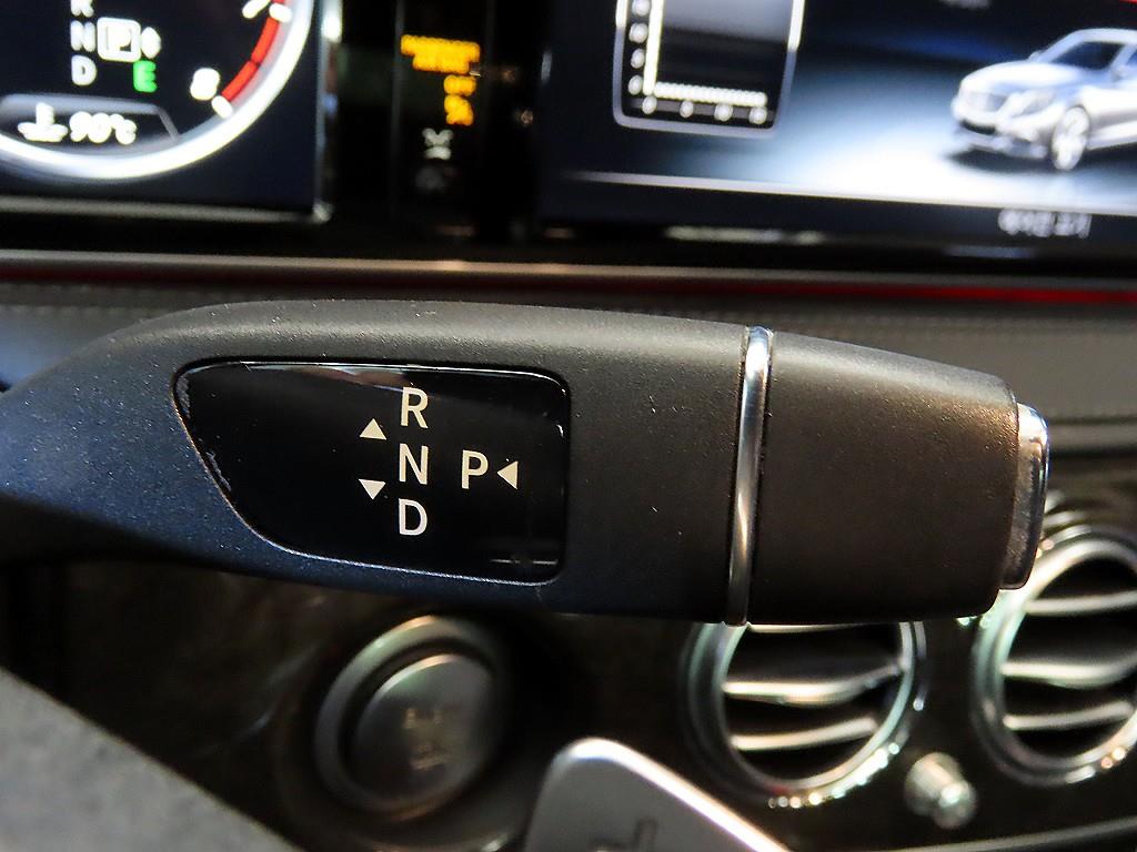 Mercedes-Benz S-Class — photo 12