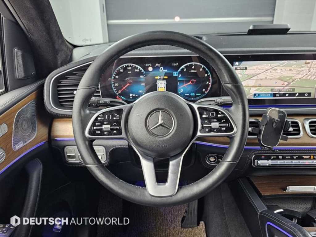 Mercedes-Benz GLE-Class — photo 13