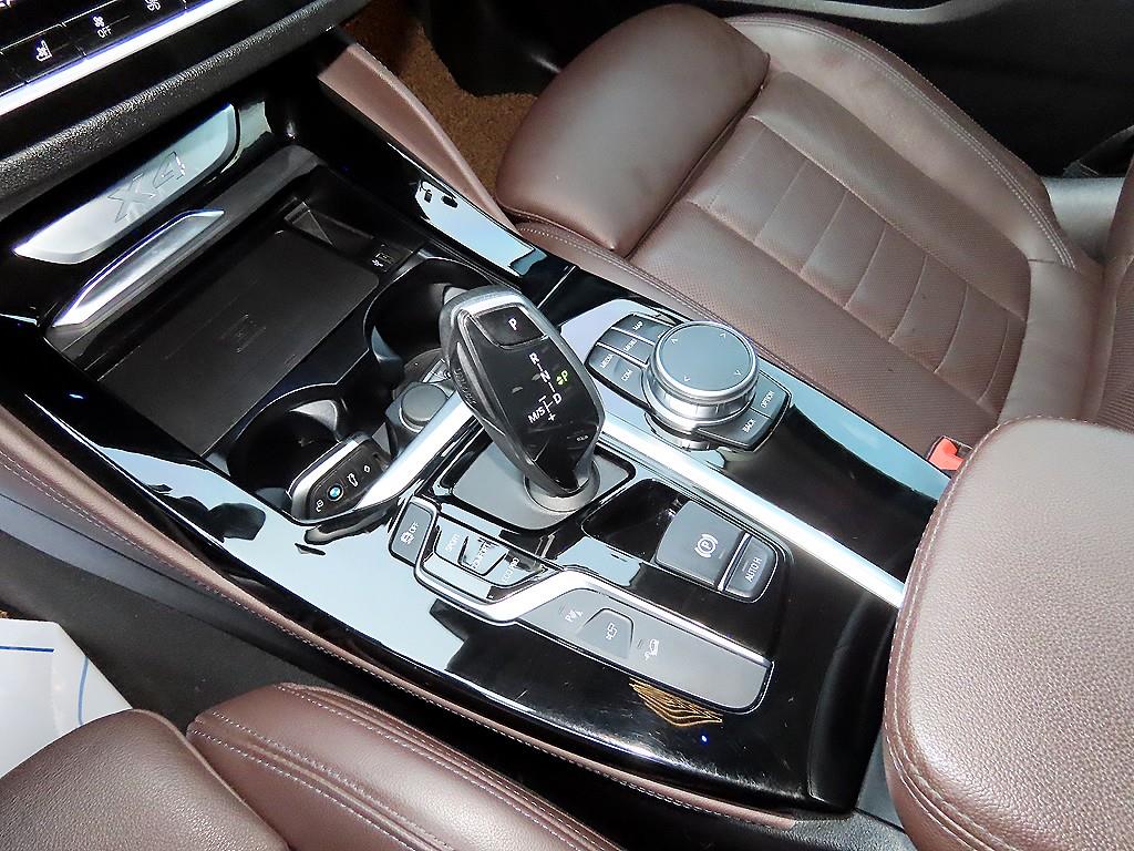 BMW X4 — photo 11