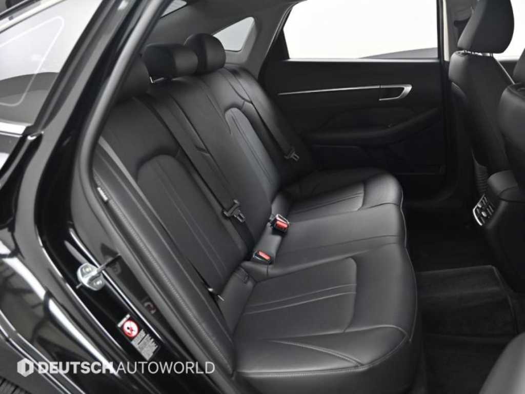 Hyundai Sonata — photo 12