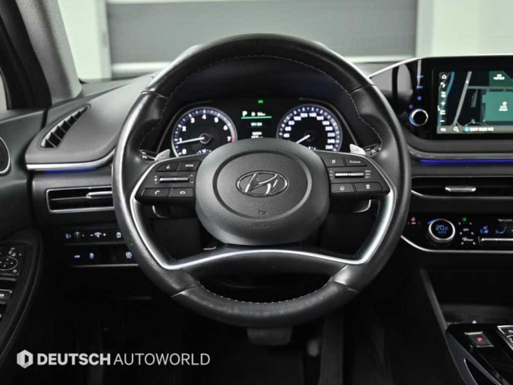 Hyundai Sonata — photo 13