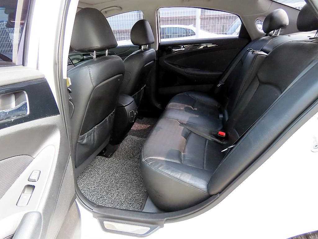 Hyundai Sonata — photo 06
