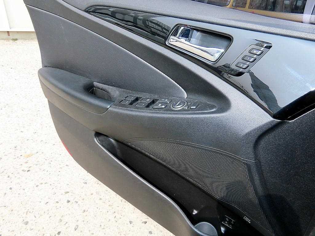 Hyundai Sonata — photo 11