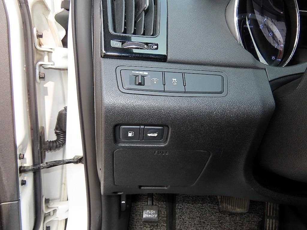 Hyundai Sonata — photo 12