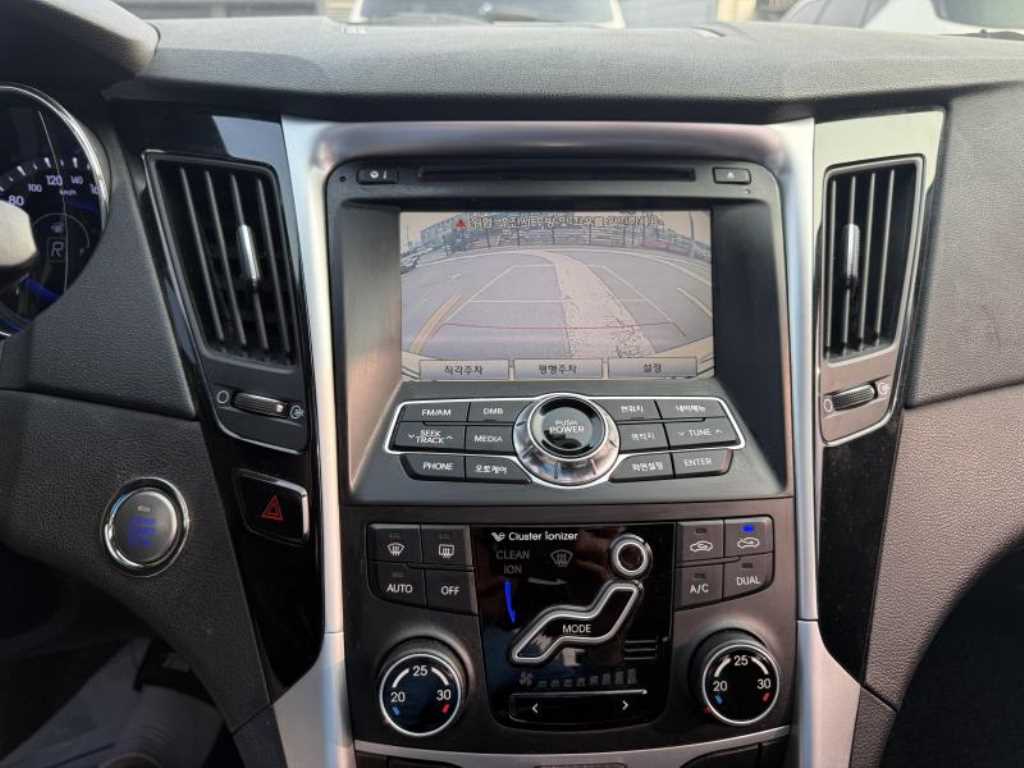 Hyundai Sonata — photo 13