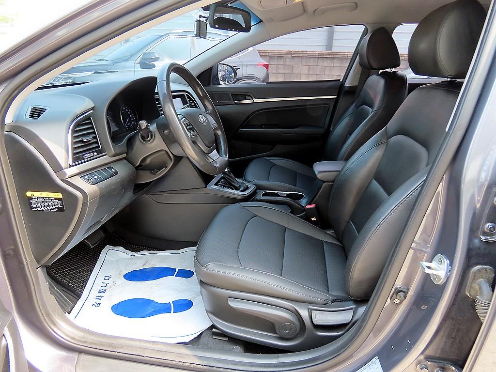 Hyundai Avante — photo 05