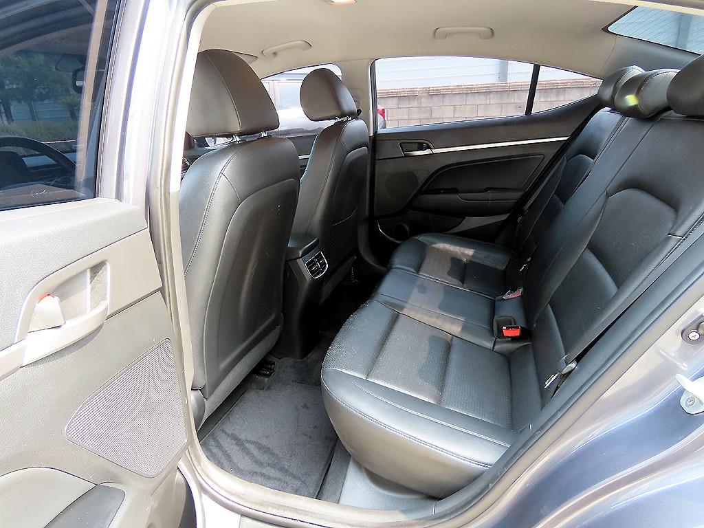 Hyundai Avante — photo 06