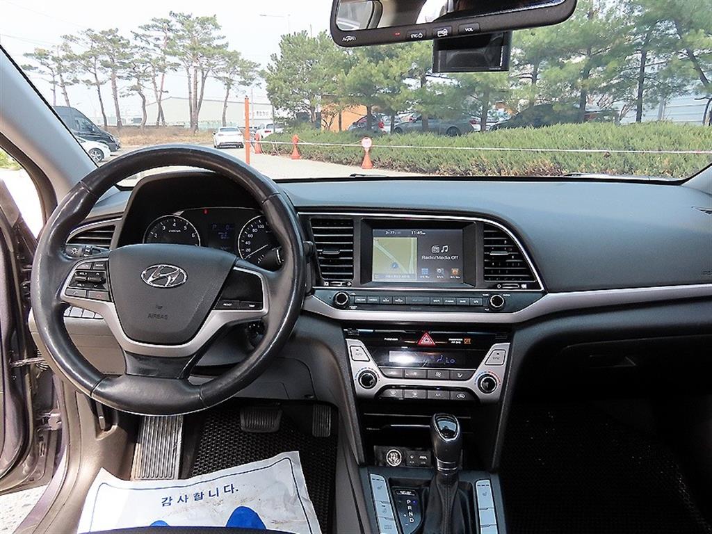 Hyundai Avante — photo 07