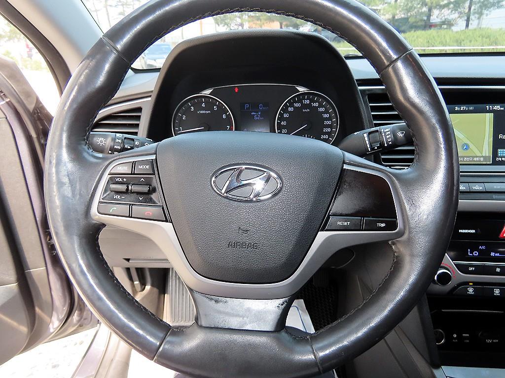 Hyundai Avante — photo 08