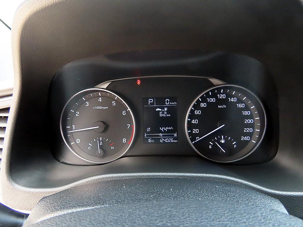 Hyundai Avante — photo 09