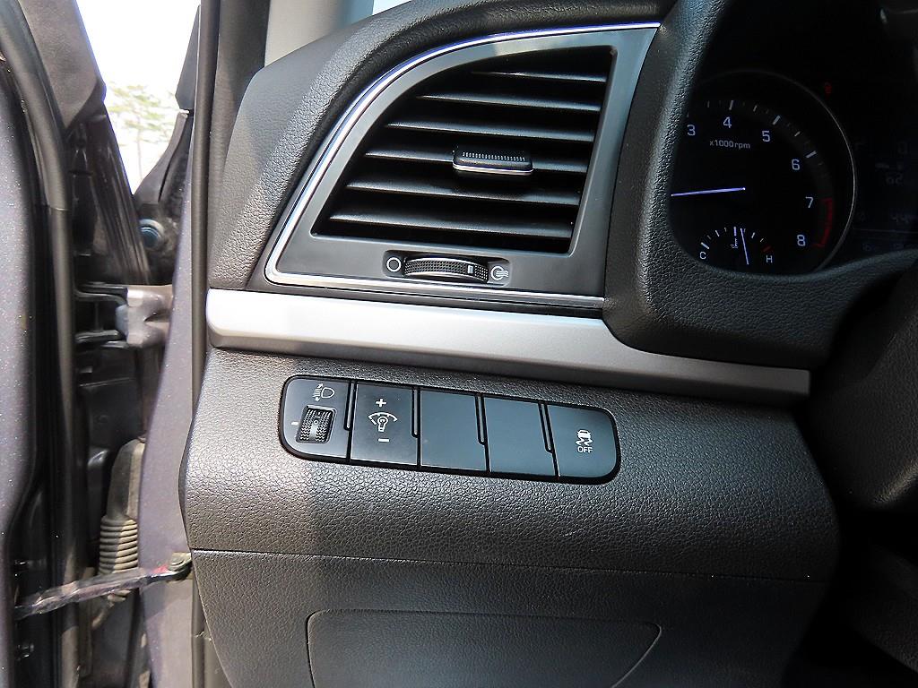 Hyundai Avante — photo 12