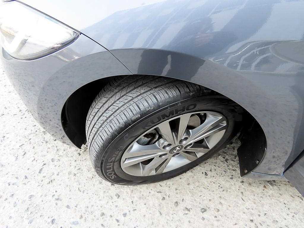 Hyundai Avante — photo 19