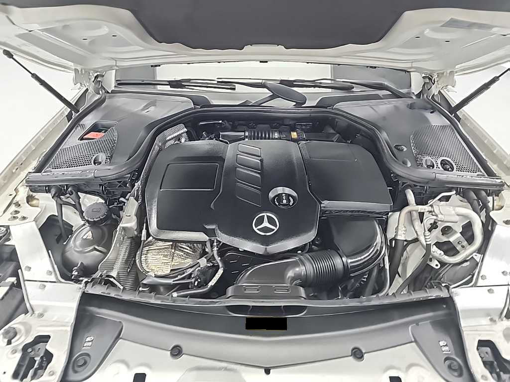 Mercedes-Benz E-Class — photo 05
