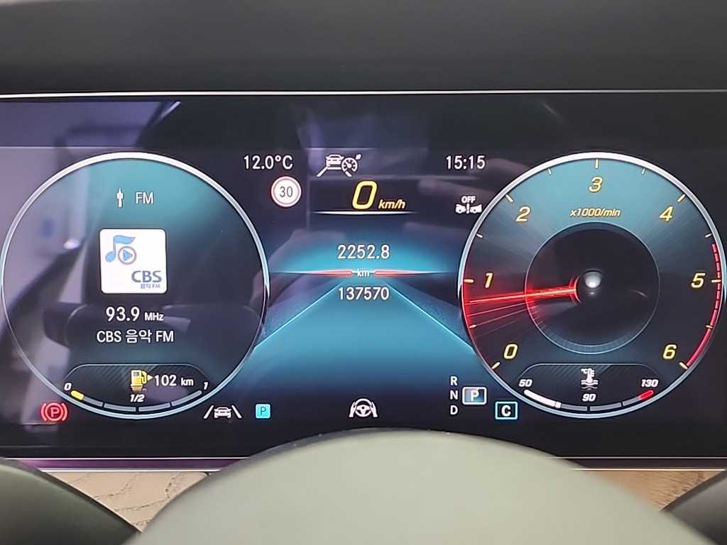 Mercedes-Benz E-Class — photo 06