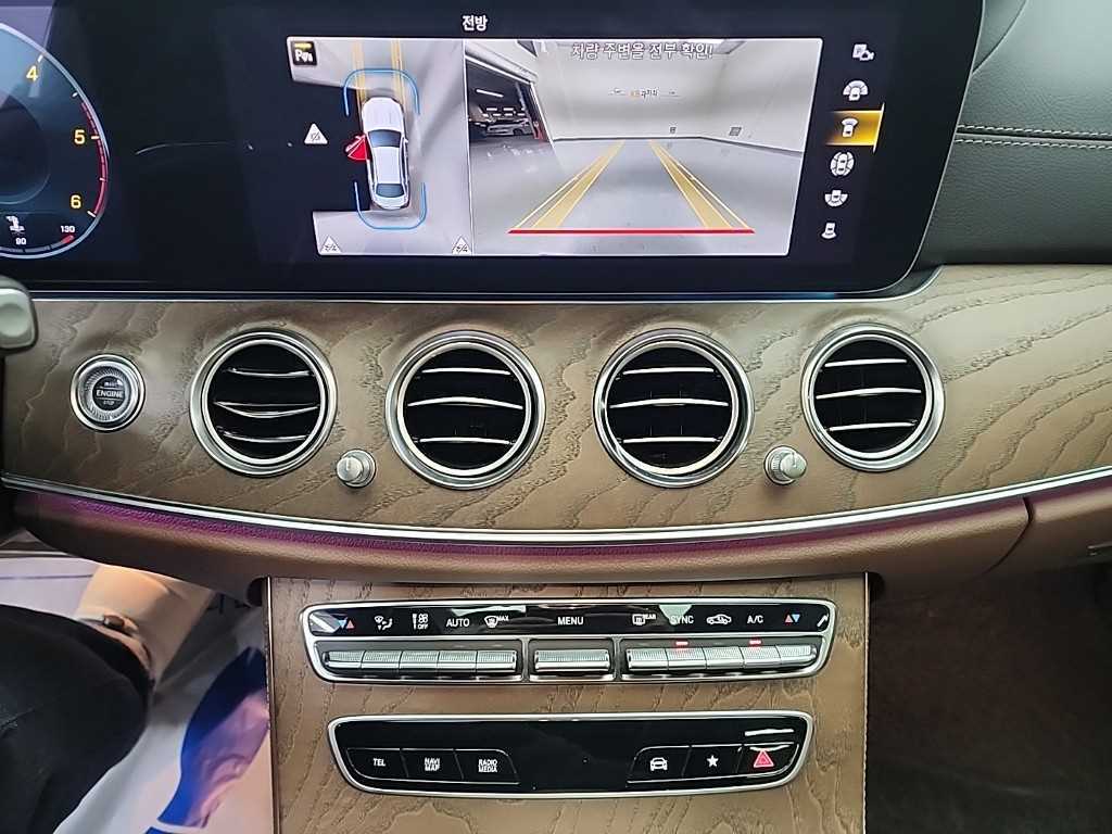 Mercedes-Benz E-Class — photo 10