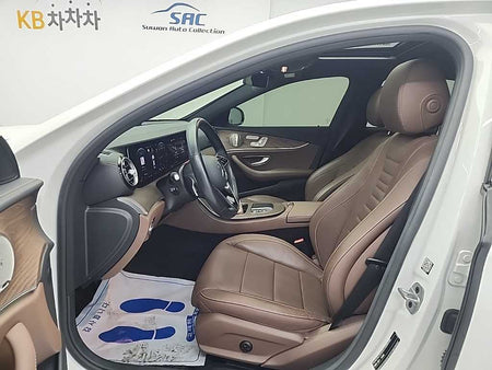 Mercedes-Benz E-Class — photo 11