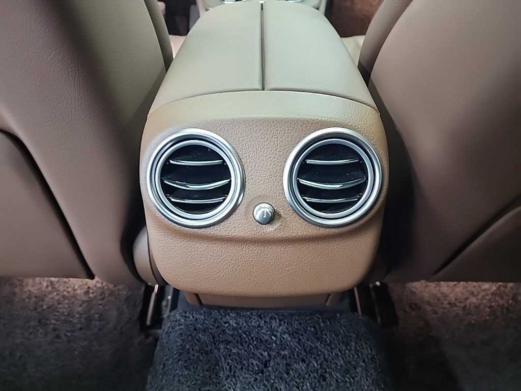 Mercedes-Benz E-Class — photo 13