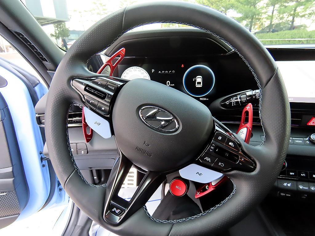 Hyundai Avante — photo 08