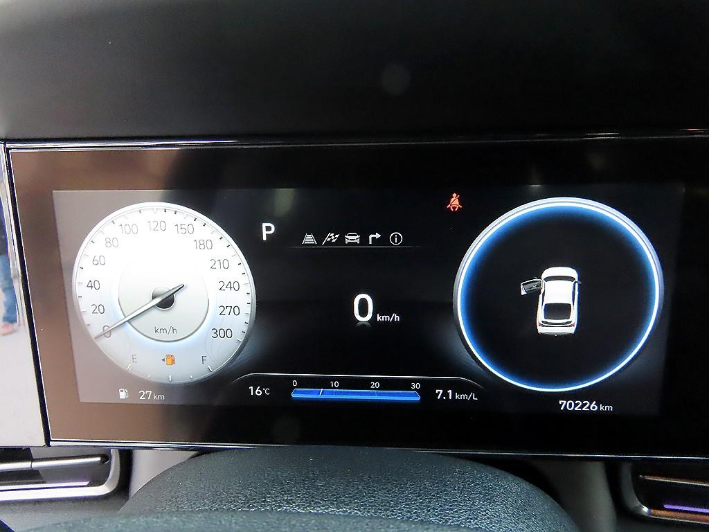 Hyundai Avante — photo 09
