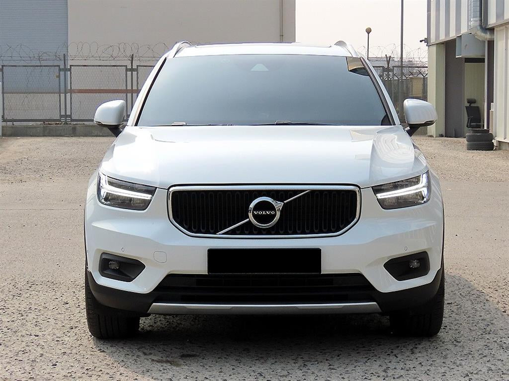 Volvo XC40 — photo 01