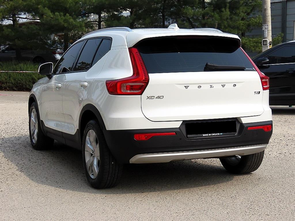Volvo XC40 — photo 03