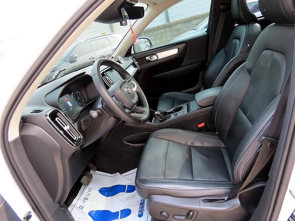 Volvo XC40 — photo 05
