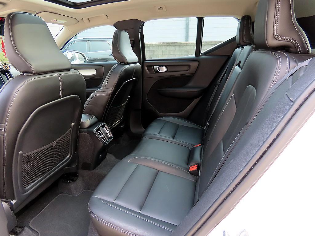 Volvo XC40 — photo 06