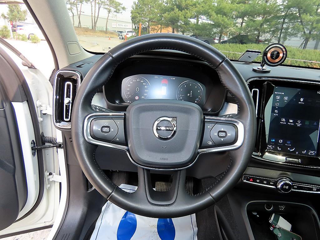 Volvo XC40 — photo 08