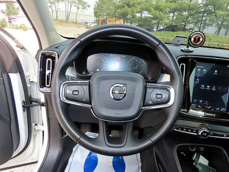 Volvo XC40 — photo 08