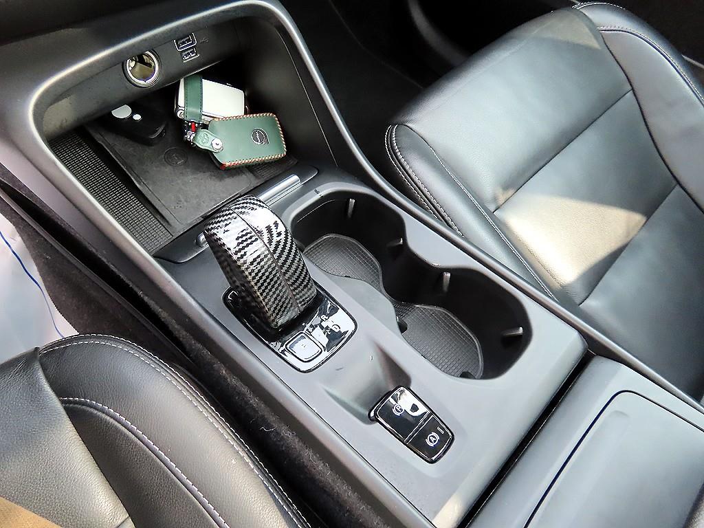 Volvo XC40 — photo 10