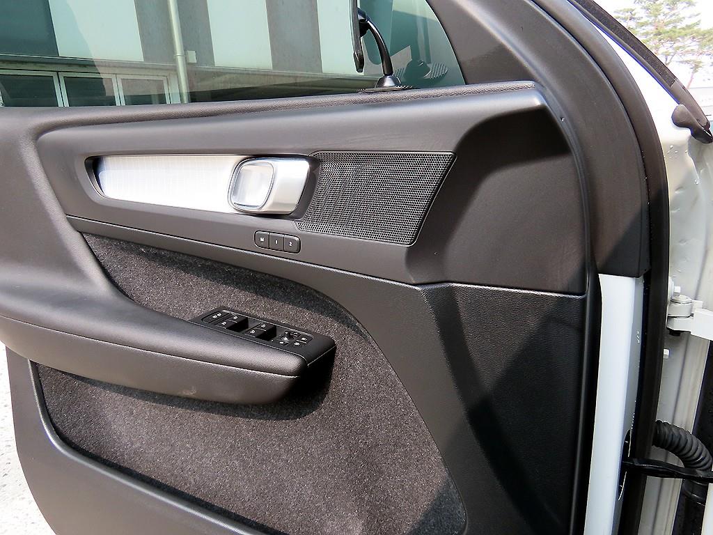 Volvo XC40 — photo 11