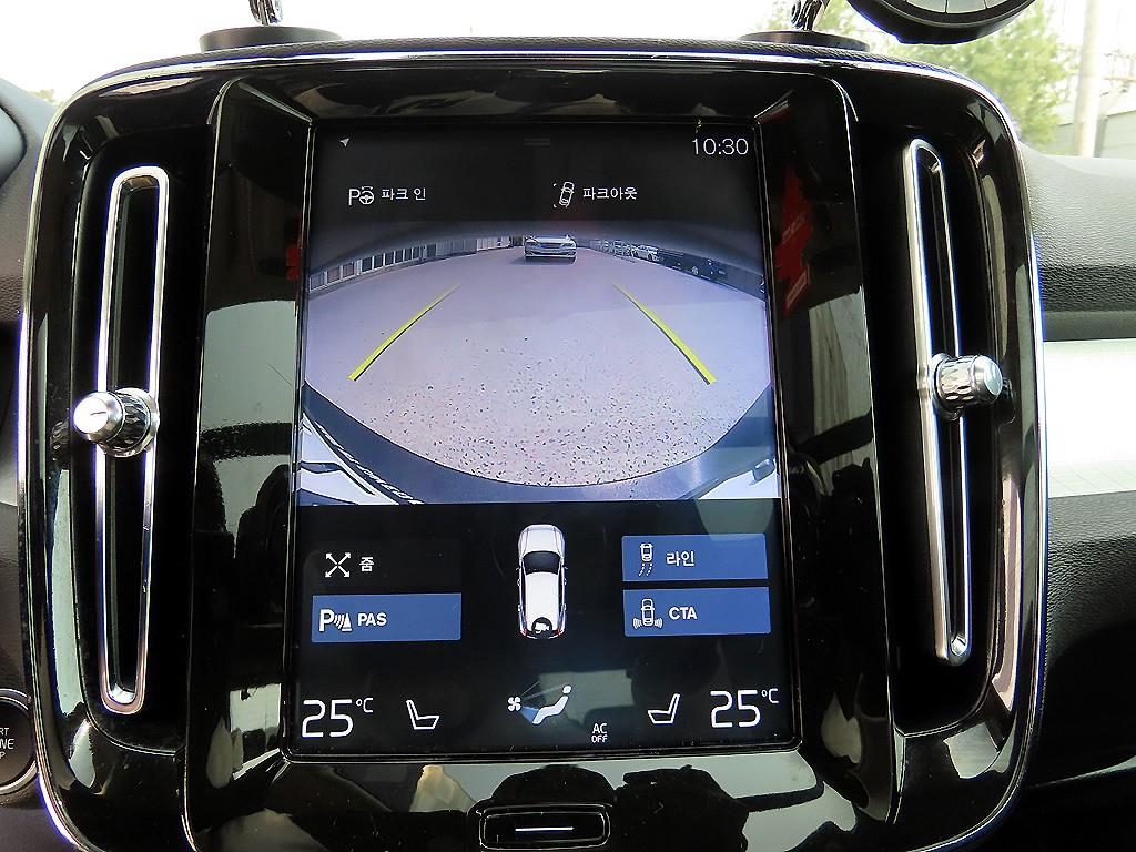 Volvo XC40 — photo 13