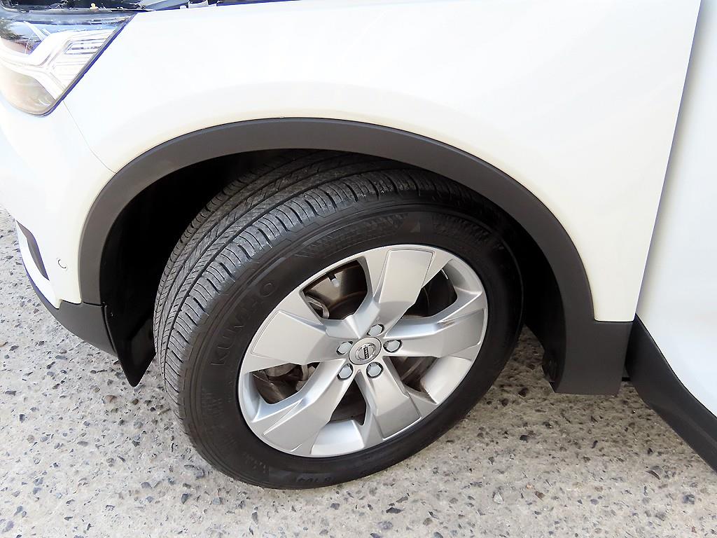 Volvo XC40 — photo 19