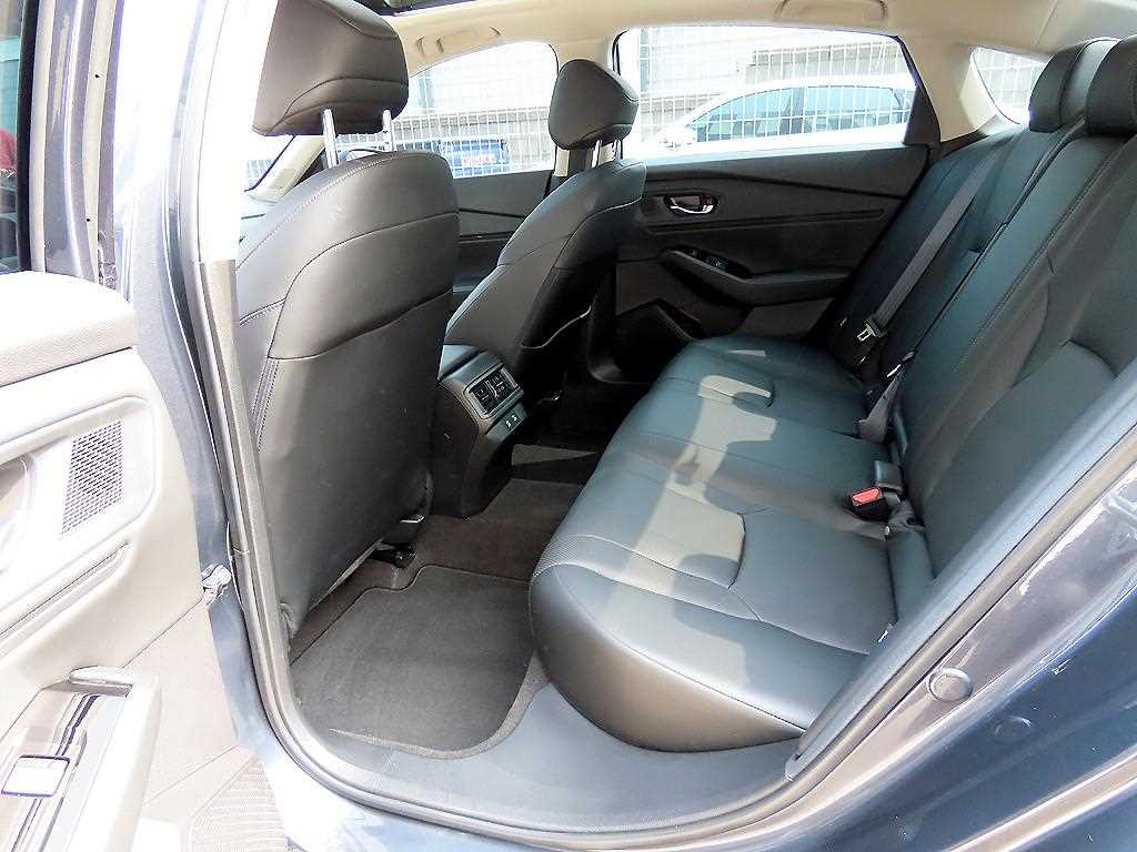 Honda Accord — photo 06
