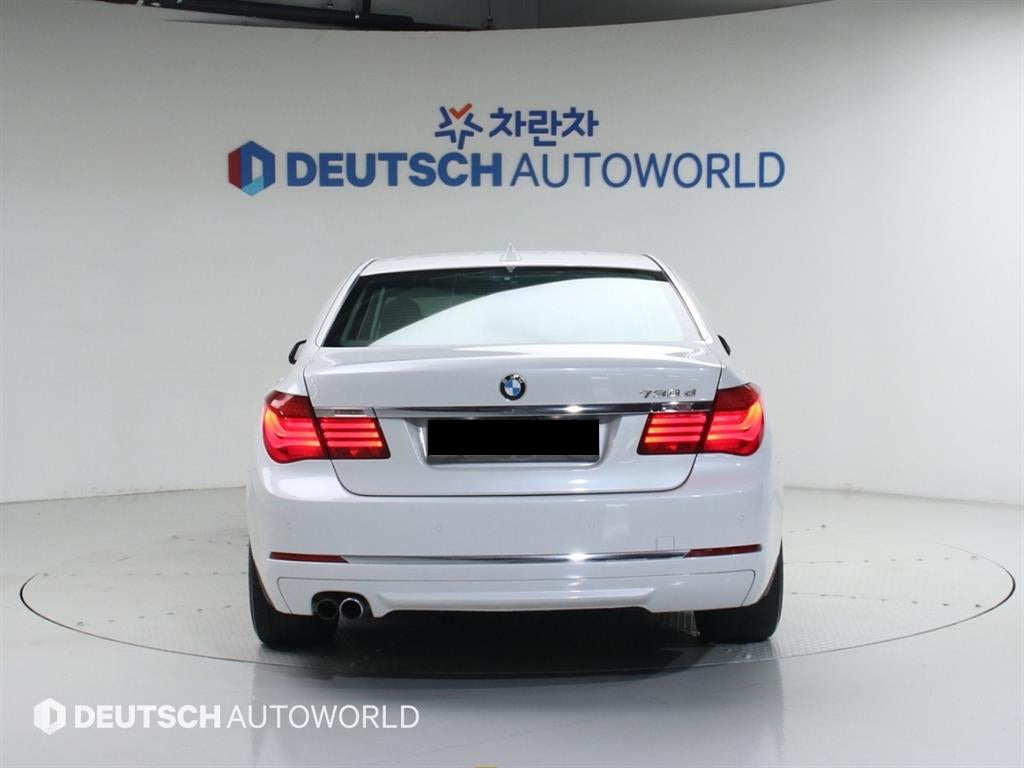 BMW 7-Series — photo 04