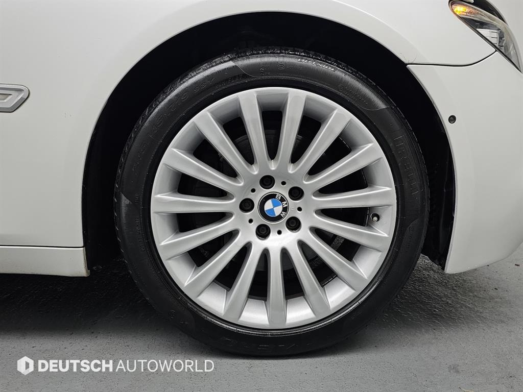 BMW 7-Series — photo 05