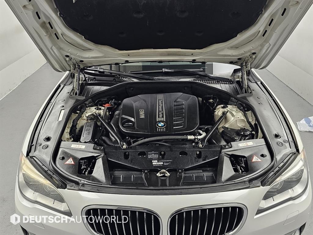 BMW 7-Series — photo 06