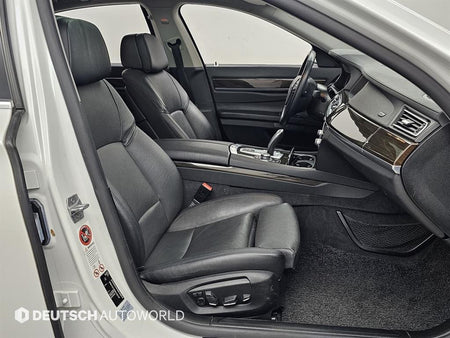 BMW 7-Series — photo 10