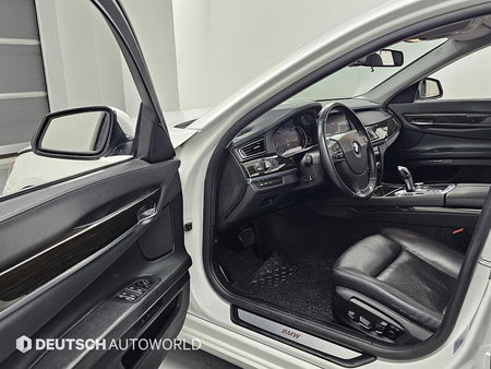 BMW 7-Series — photo 11