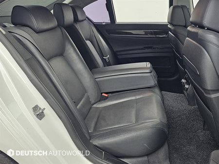 BMW 7-Series — photo 12