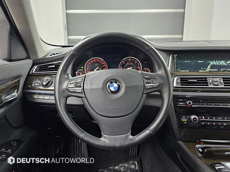BMW 7-Series — photo 13