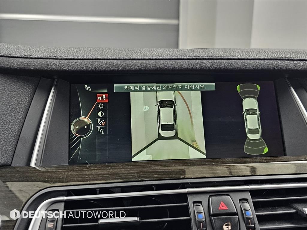 BMW 7-Series — photo 15