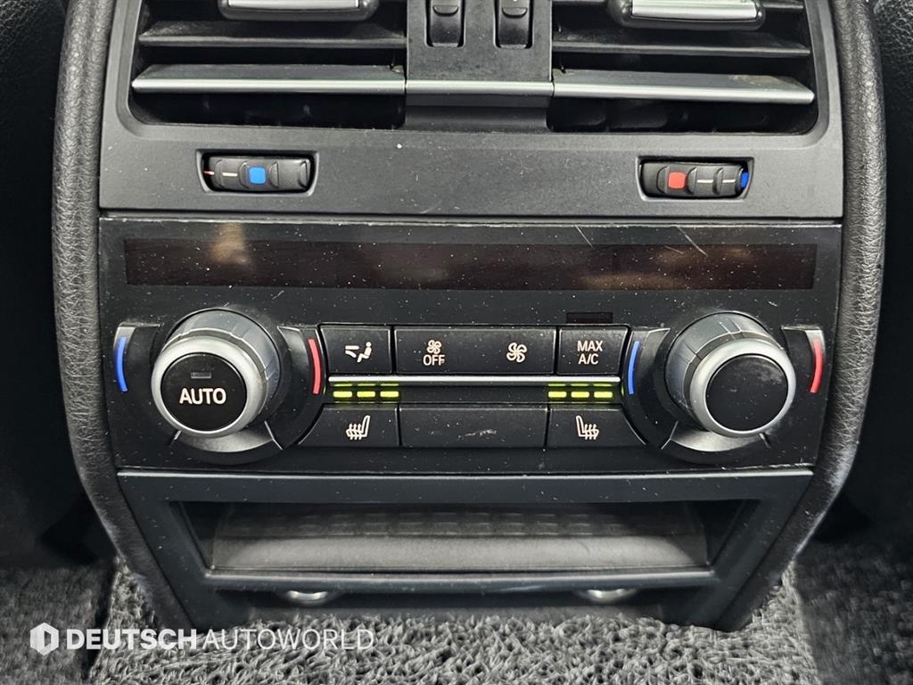 BMW 7-Series — photo 16