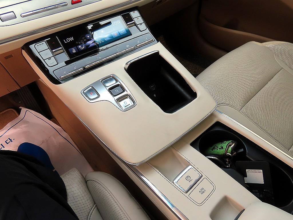 Hyundai Grandeur — photo 10