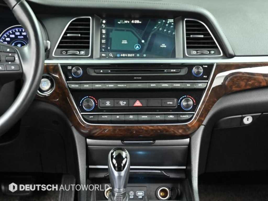 Hyundai Aslan — photo 14