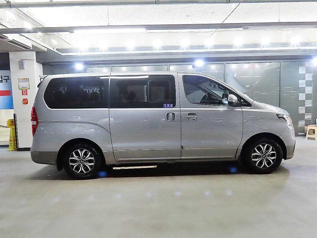 Hyundai Starex — photo 03