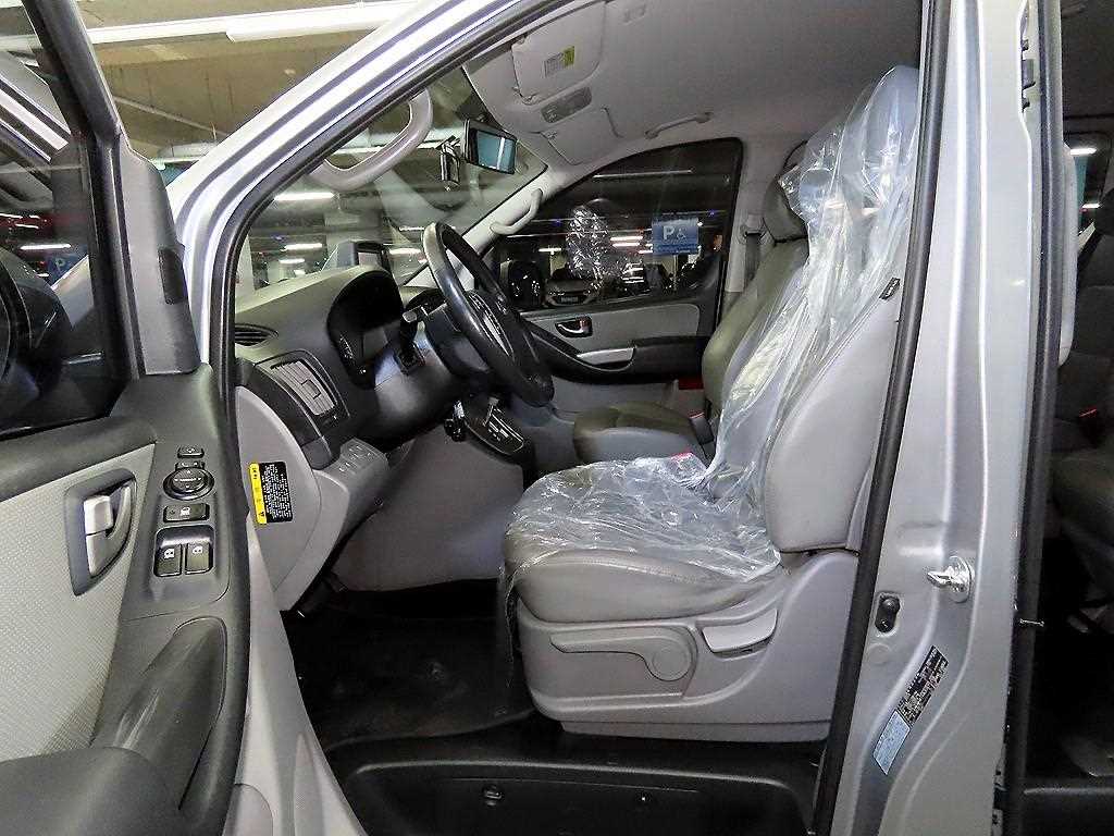 Hyundai Starex — photo 07