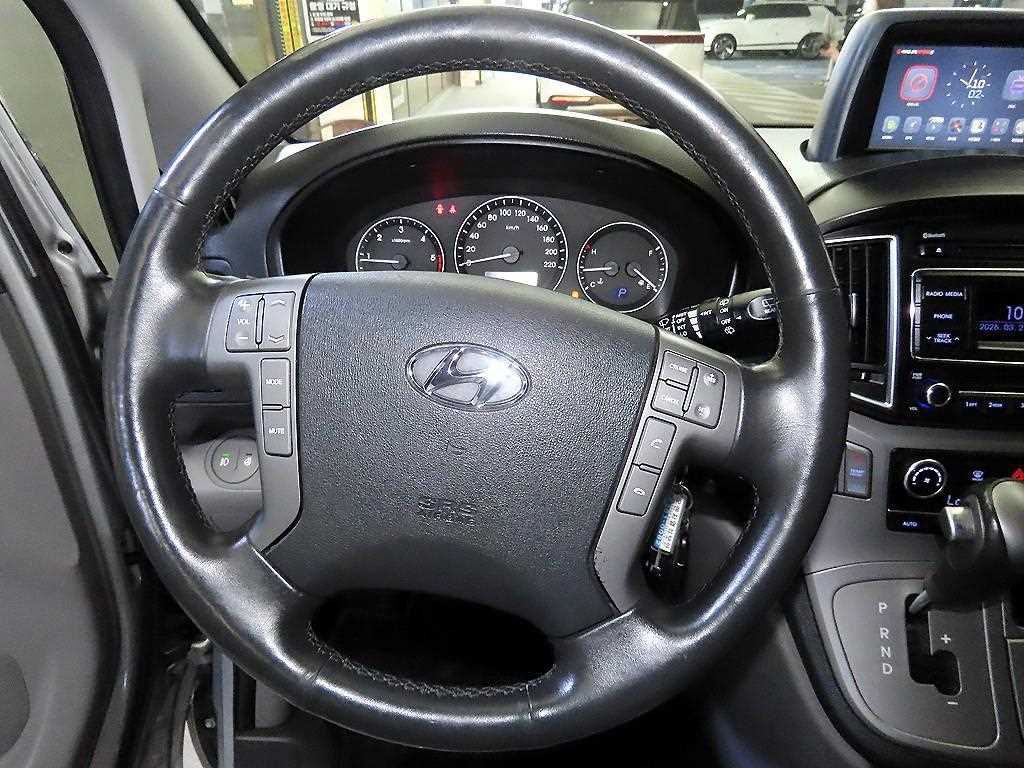 Hyundai Starex — photo 08