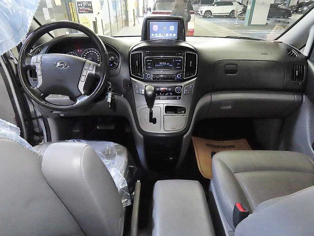 Hyundai Starex — photo 10